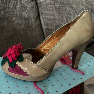 Leather Peeptoe Pump With Flower